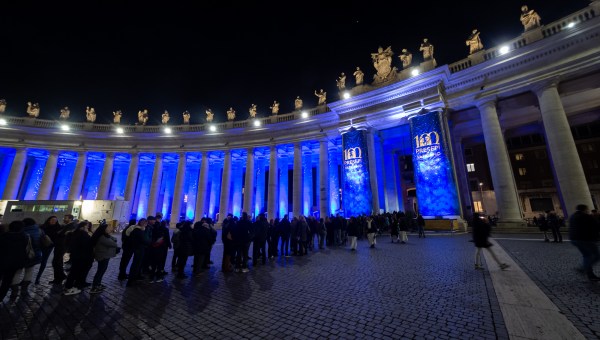 100 nativity scenes exhibition in St. Peter's Square December 08 2022