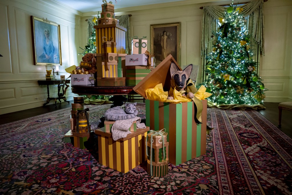 Decorations-sit-in-the-Vermeil-Room-Holidays-at-the-White-House-in-Washington-AFP