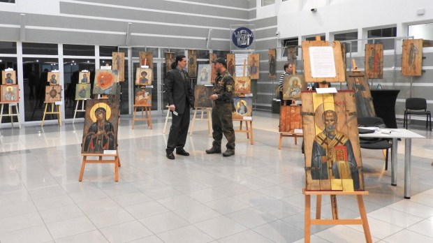 Ukrainian iconographer displays icons