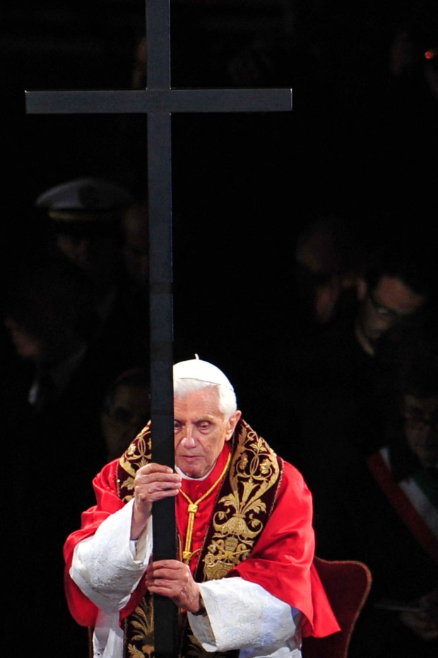 Pope-Benedict-XVI-holds-the-Cross-during-the-Via-Crucis-AFP