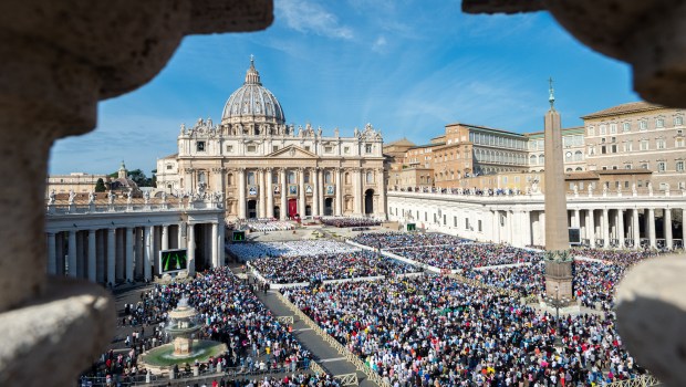 St.-Peters-sqaure-During-the-Canonization-Holy-Mass