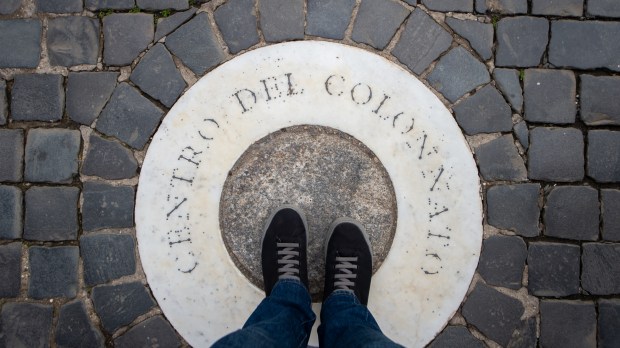 The foci of the ellipse (i fuochi dell'ellisse) in St. Peter's Square from which Bernini's columns can be seen perfectly aligned