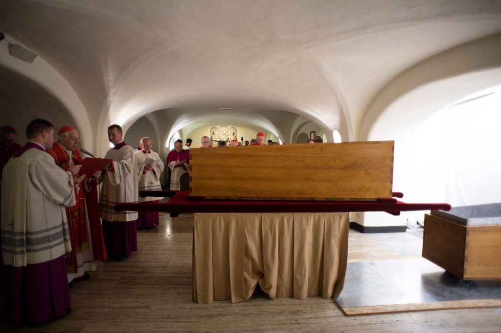 Some images of the burial of the body of the Pope Emeritus