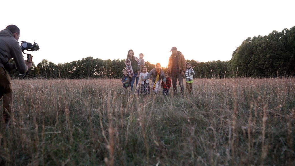 Leah-Darrow-and-family-filming-Photo-credit-UST-Houston-MAX-Studios