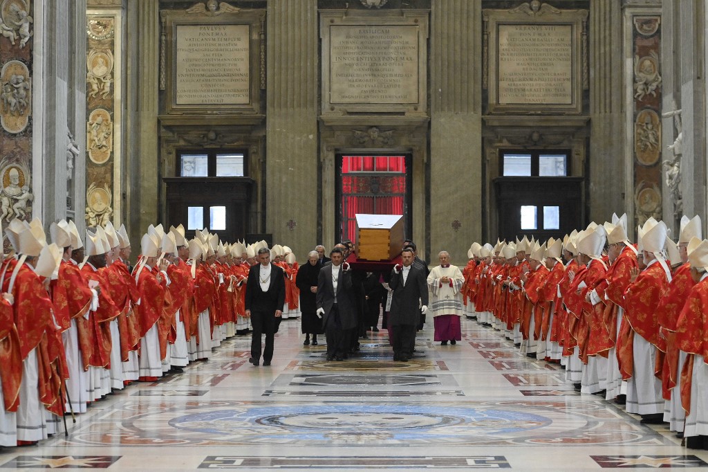 Benedict XVI coffin