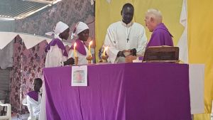Father Michael Bassano celebrating mass in a camp in South Sudan