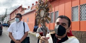 Archbishop of Miami offers housing to exiled Nicaraguan priests