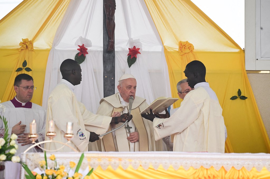 Pope-Francis-holy-mass-at-the-John-Garang-Mausoleum-in-Juba-South-Sudan-AFP