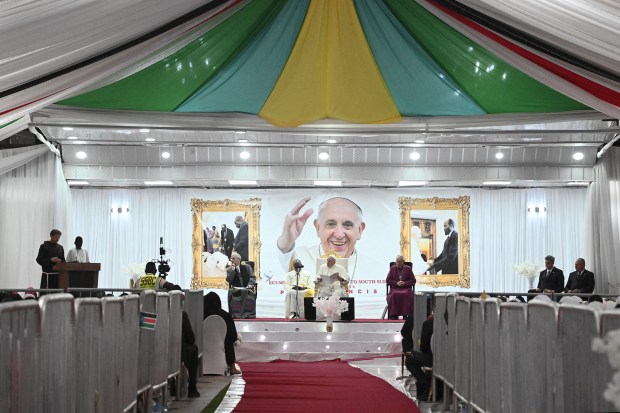 Pope-Francis-meeting-with-internally-displaced-persons-at-the-Freedom-Hall-in-Juba-South-Sudan-AFP