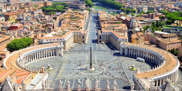 A man in a car forced his way into the Vatican - Vimarsana News