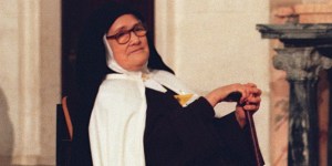 Why did Sr. Lucia of Fatima become a Carmelite nun?