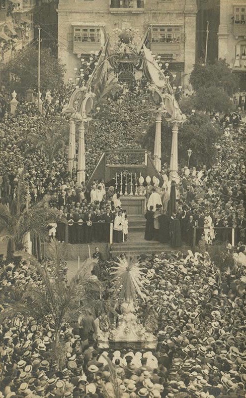 4th-September-1921-Marija-Bambina-approaching-the-tribune-for-the-Solemn-Coronation-�-Coutesy-of-the-Senglea-Parish-Archives-.jpg