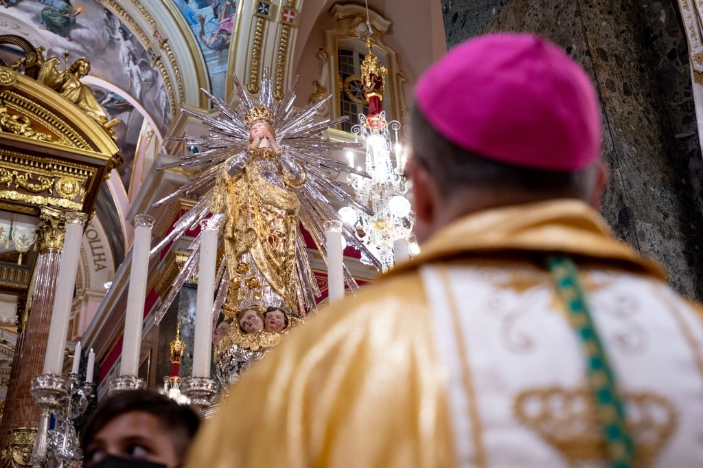 Archbishop-of-Malta-praying-before-Marija-Bambina-�-Courtesy-of-the-Archdiocese-of-Malta-Photo-by-Ian-Noel-Pace.jpg