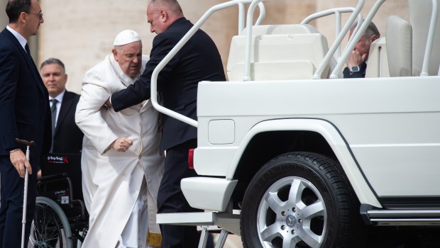 Pope-Francis-Blesses-faithful-at-the-end-of-his-weekly-general-Audience-March-29-2023