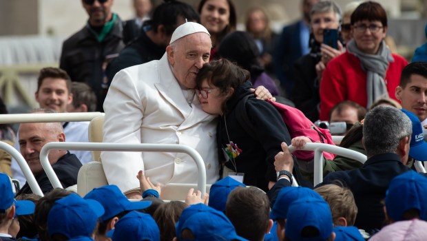 Pope-Francis-Blesses-faithful-at-the-end-of-his-weekly-general-Audience-March-29-2023