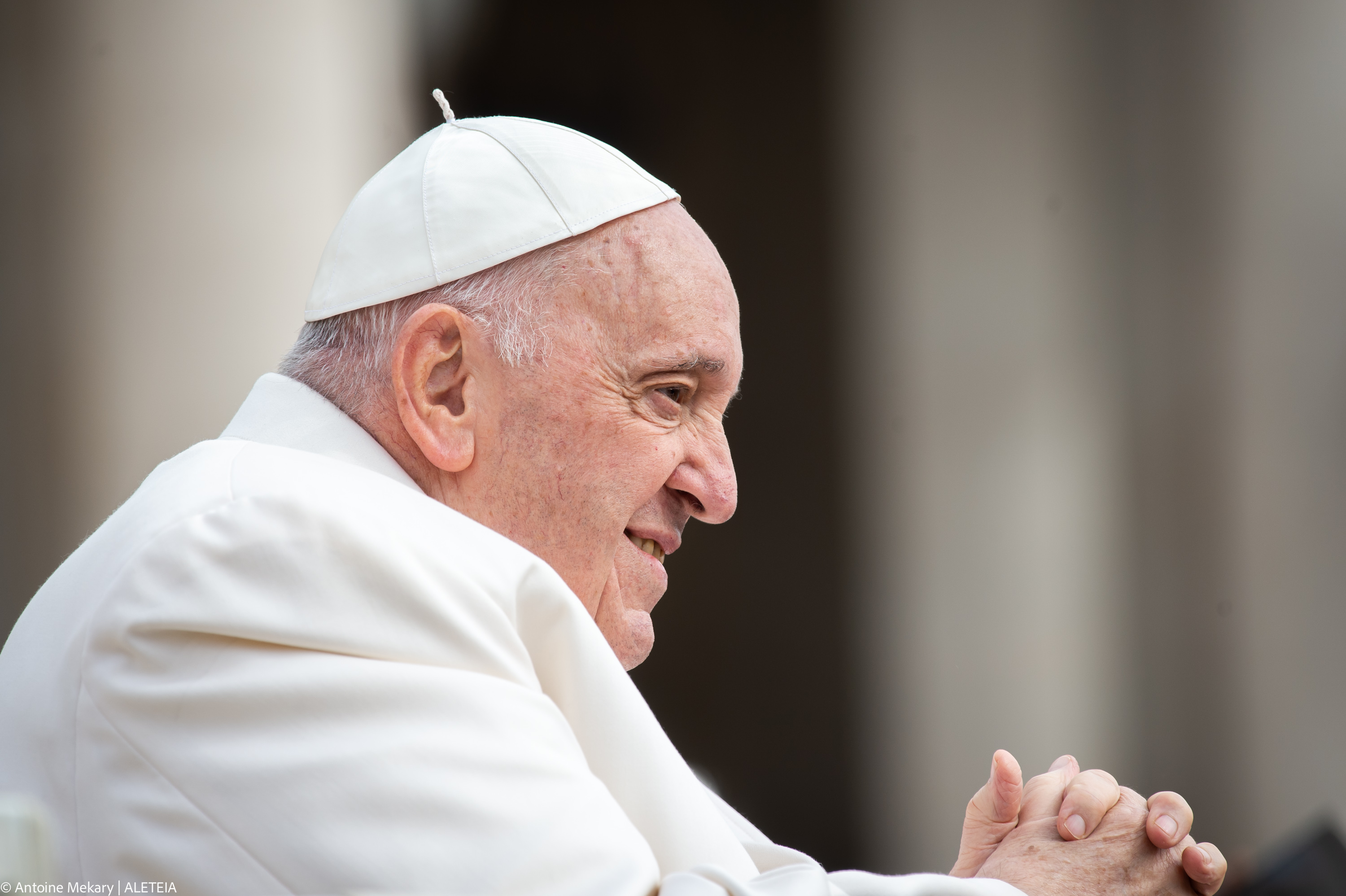 Pope-Francis-Blesses-faithful-at-the-end-of-his-weekly-general-Audience-March-29-2023