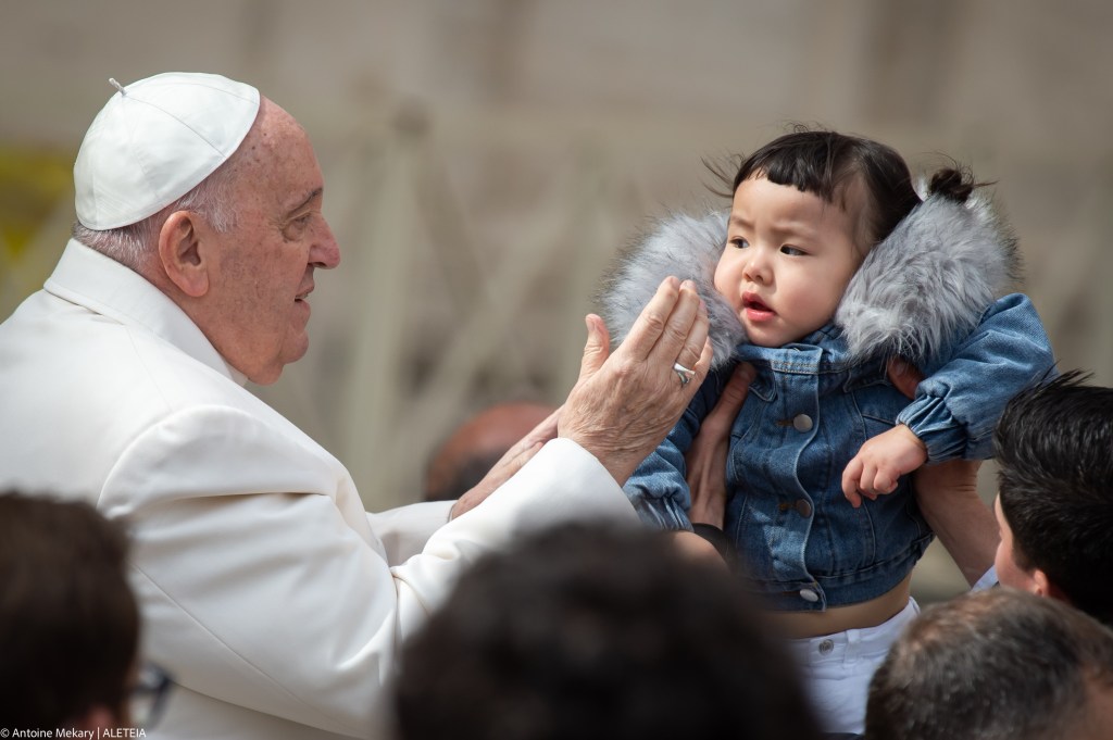 Pope-Francis-Blesses-faithful-at-the-end-of-his-weekly-general-Audience-March-29-2023