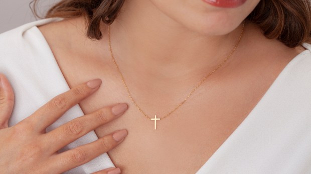 woman-cross-necklace-jewelry