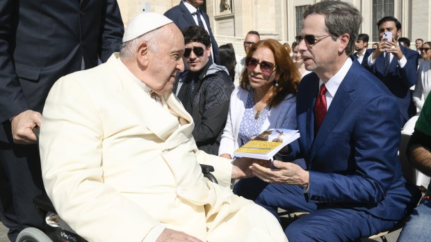 Aleteia's John Burger presents his book to Pope Francis