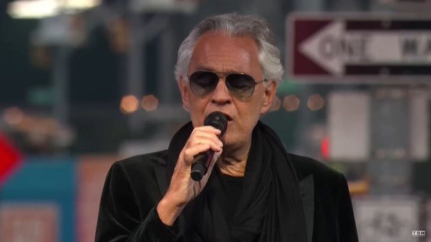 Andrea Bocelli sings Amazing Grace in Times Square