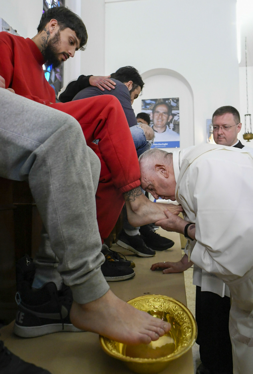 Papież Franciszek obmył nogi osadzonym w więzieniu dla nieletnich w Rzymie
