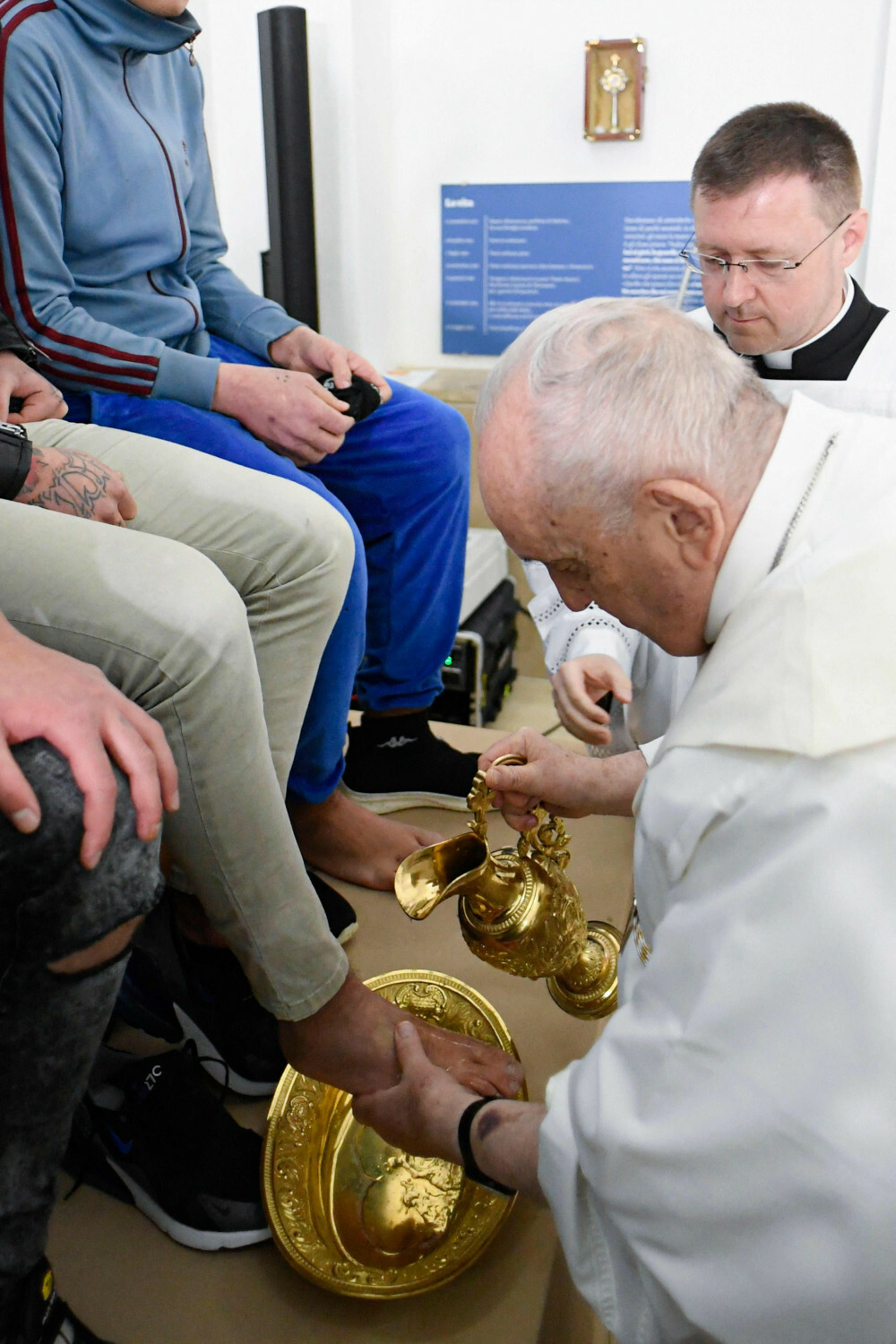 Papież Franciszek obmył nogi osadzonym w więzieniu dla nieletnich w Rzymie