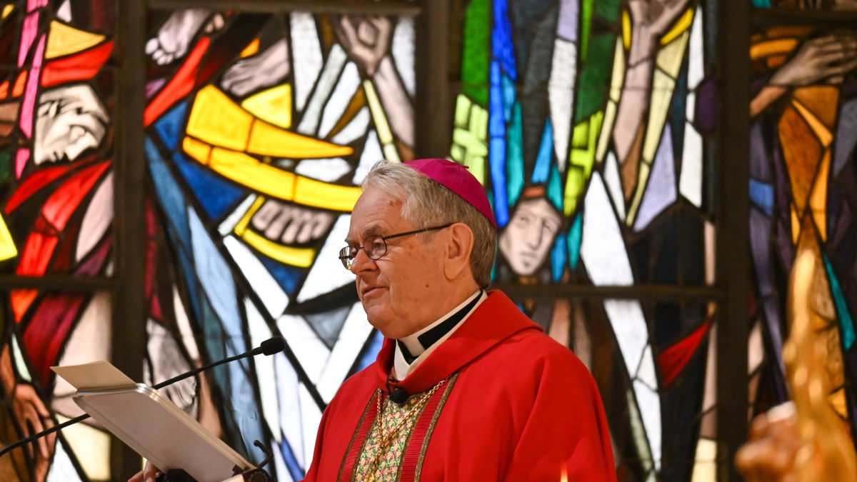 Archbishop George Thomas of Las Vegas saying mass