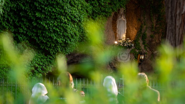 Holy Rosary and torchlight procession presided over by Card. Mauro Gambetti