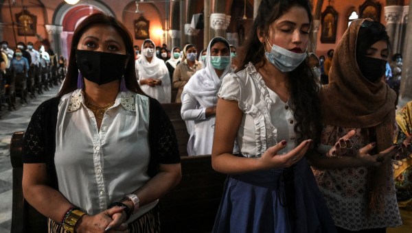 PAKISTANI CHRISTIANS AT EASTER MASS 2021