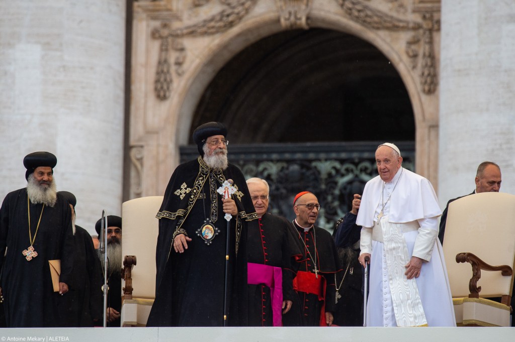 Pope-Francis-and-Leader-of-the-Coptic-Orthodox-Church-of-Alexandria-Pope-Tawadros-II-