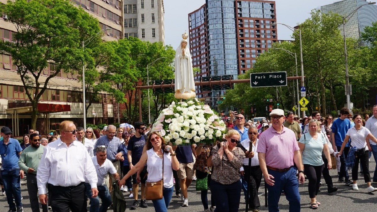 Our Lady of Fatima Pilgrim Statue, Mother's Day Procession, New Jersey