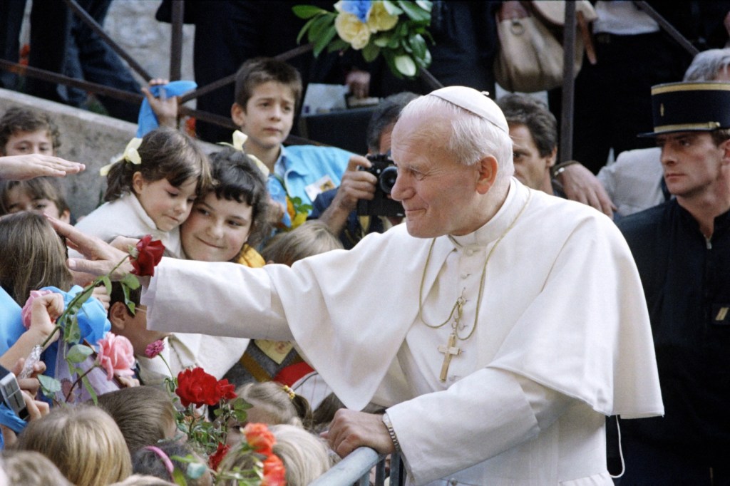 Papież Jan Paweł II w Ars podczas pielgrzymki do Francji (6 października 1986)