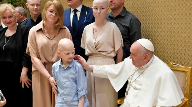 Papież Franciszek spotkał się na audiencji chorymi na raka dziećmi z wrocławskiej kliniki