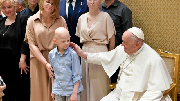Papież Franciszek spotkał się na audiencji chorymi na raka dziećmi z wrocławskiej kliniki