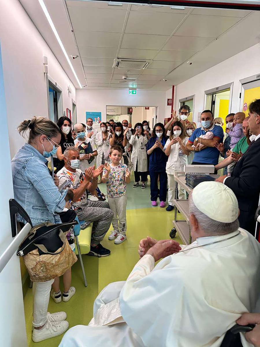 Pope Francis- Pediatric Oncology and Child Neurosurgery Department - Gemelli Hospital