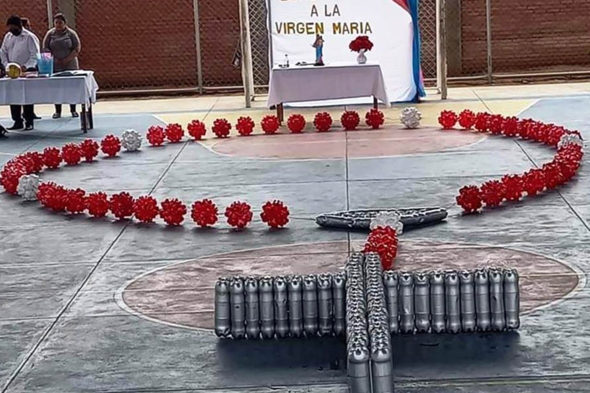 Look at this! Giant rosary made with 1,000 disposable bottles - Vimarsana News