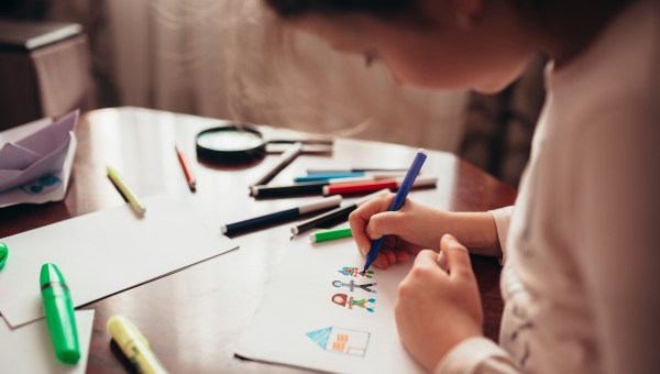 child drawing people