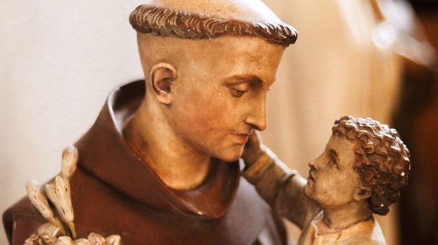 Statue of St. Anthony of Padua holding the Child Jesus