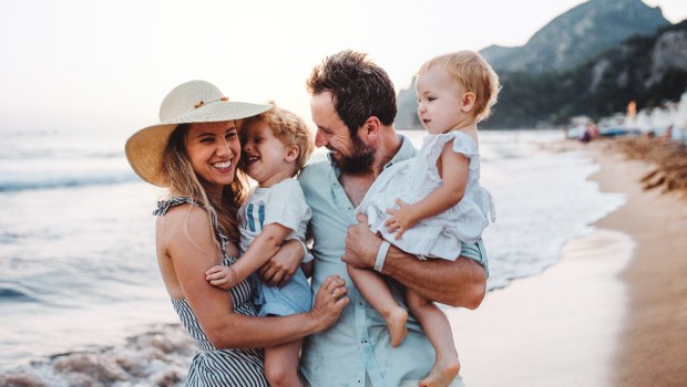family-vacation-trip-beach-couple-kids