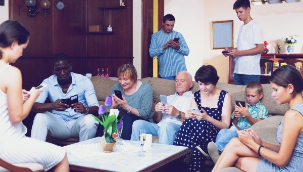 FAMILY PHUBBING