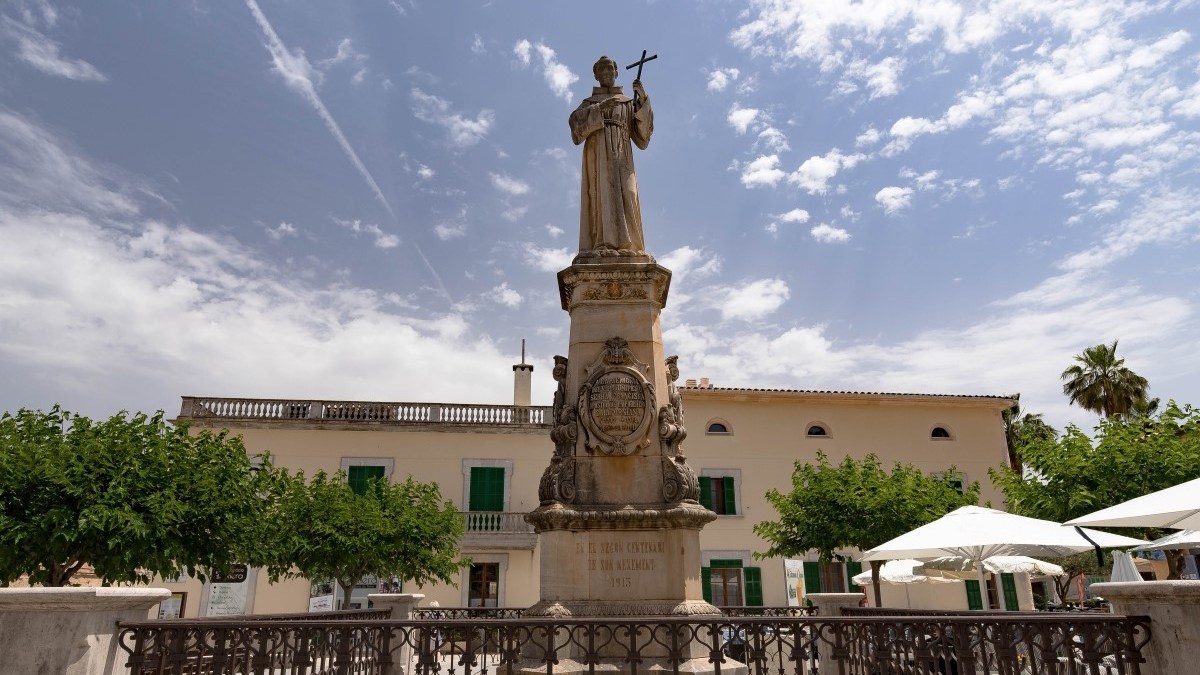 statue of Junípero Serra