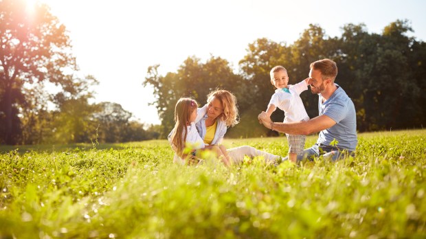 happy-family-couple-kids
