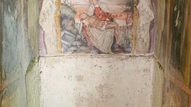 Workers discover Frescoes at Naples State Archive Building