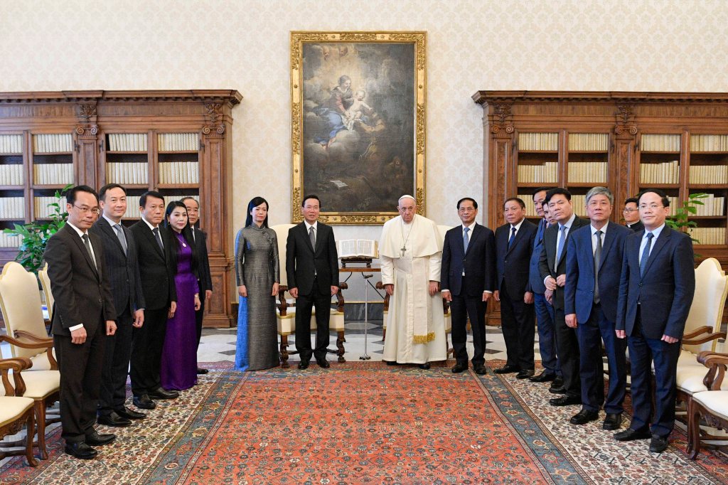 Pope Francis with Vietnam's President Vo Van Thuong
