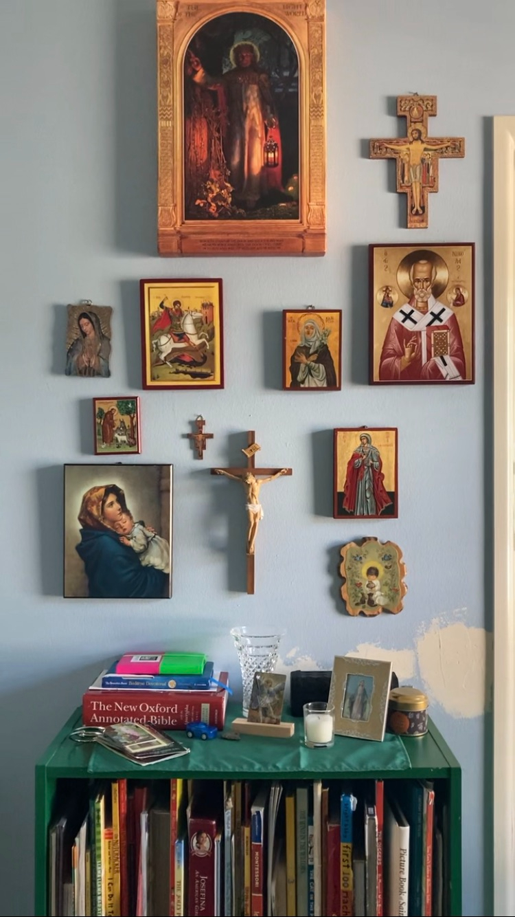 tavolo-preghiera-casa-altare-icona-angolo-oratorio