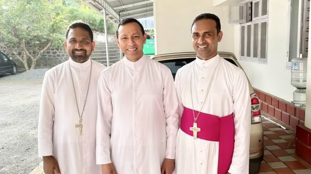 Bishop John Nellikunnel (left) and Bishop Mathew Nellikunnel (right) with the priest of St. Mary's parish in Mariyapuram