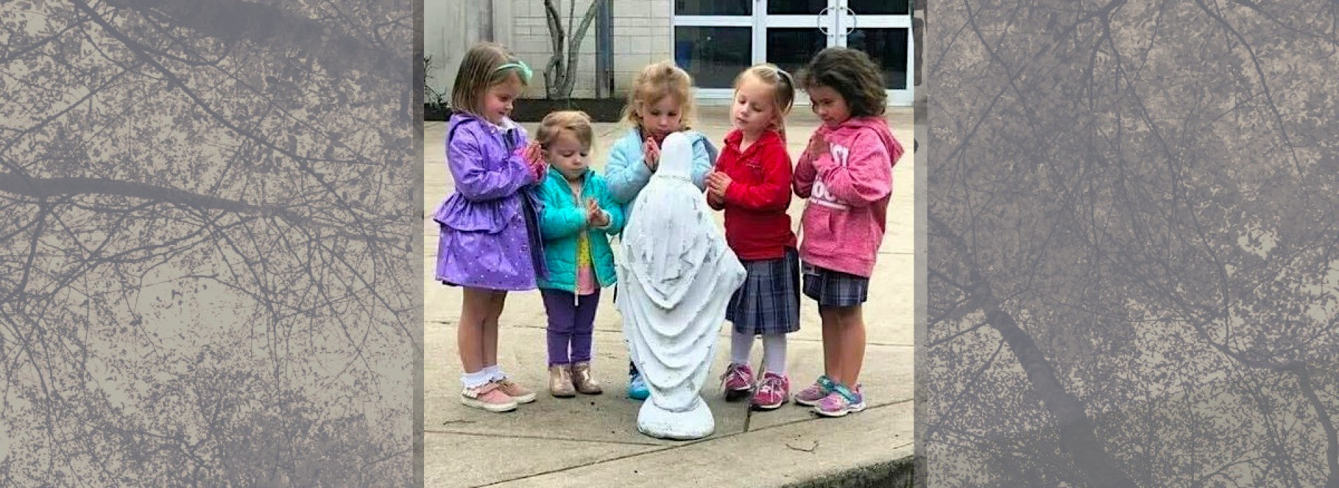 Little girls praying to the Virgin Mary