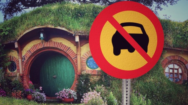 Hobbit sign "no cars"