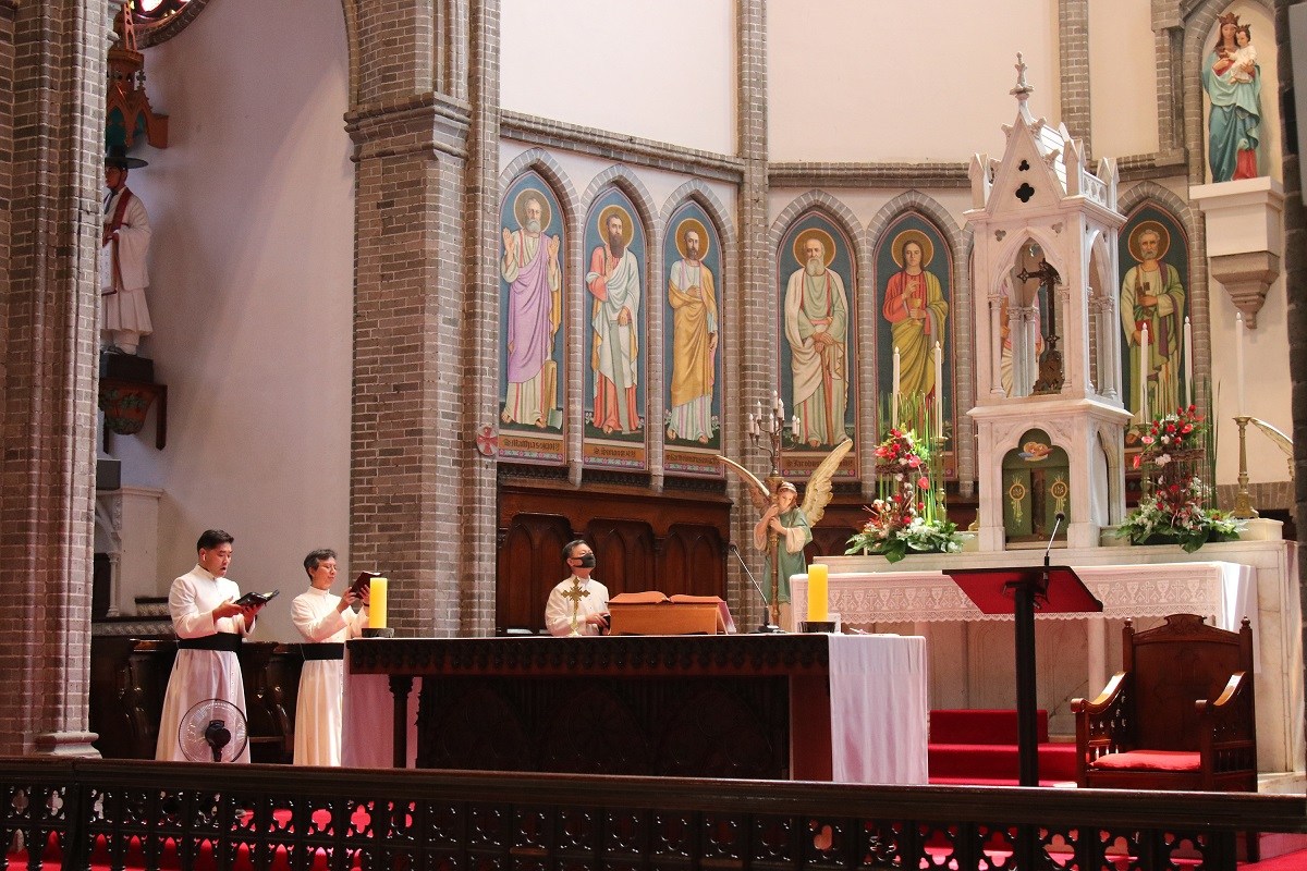 Prayer Priests praying the LIturgy of the Hours