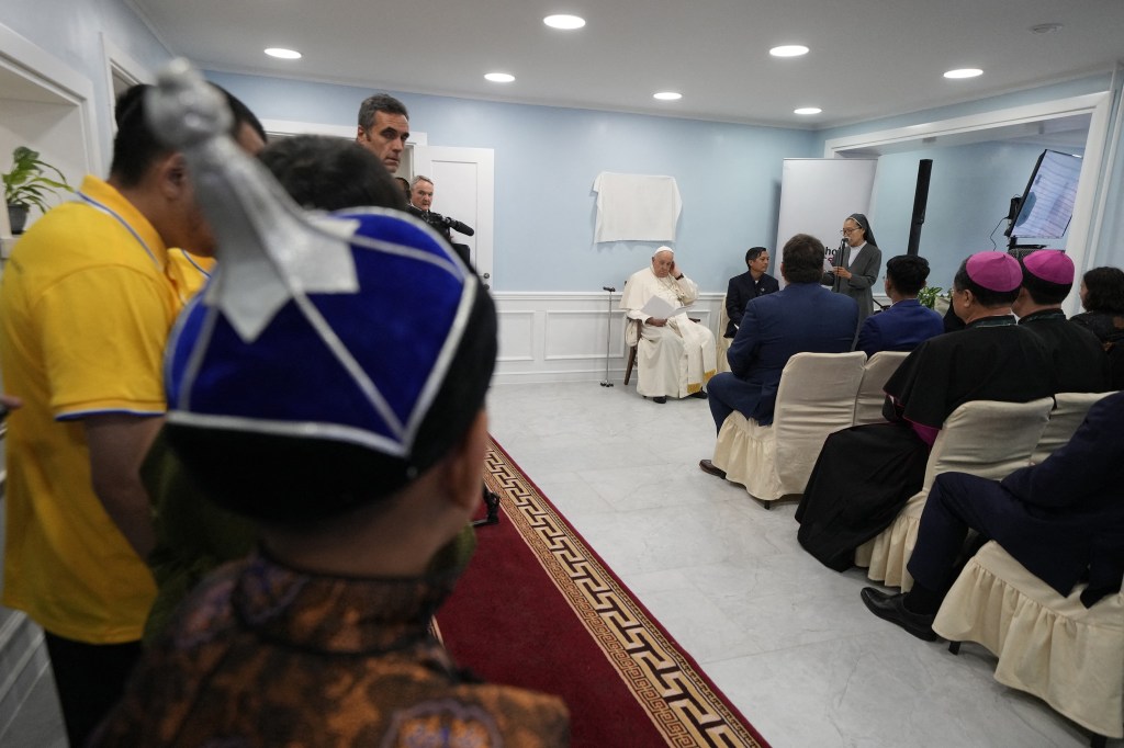Pope-Francis-attends-a-meeting-with-charity-workers-and-the-inauguration-of-the-House-of-Mercy-in-Ulaanbaatar